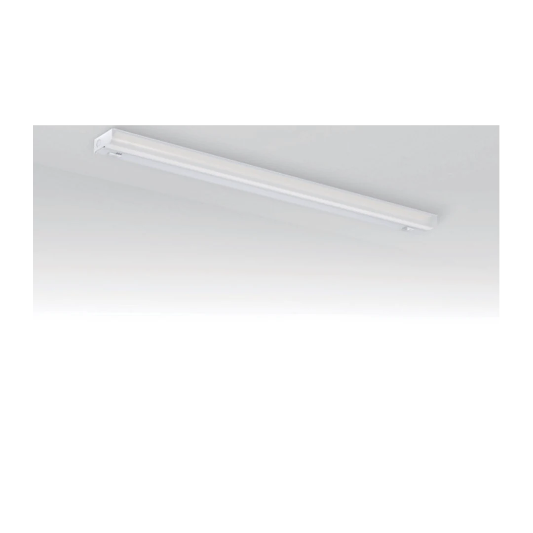 Barra LED de bajo gabinete Carden CL AR UC 1 en acabado blanco bajo una repisa de cocina