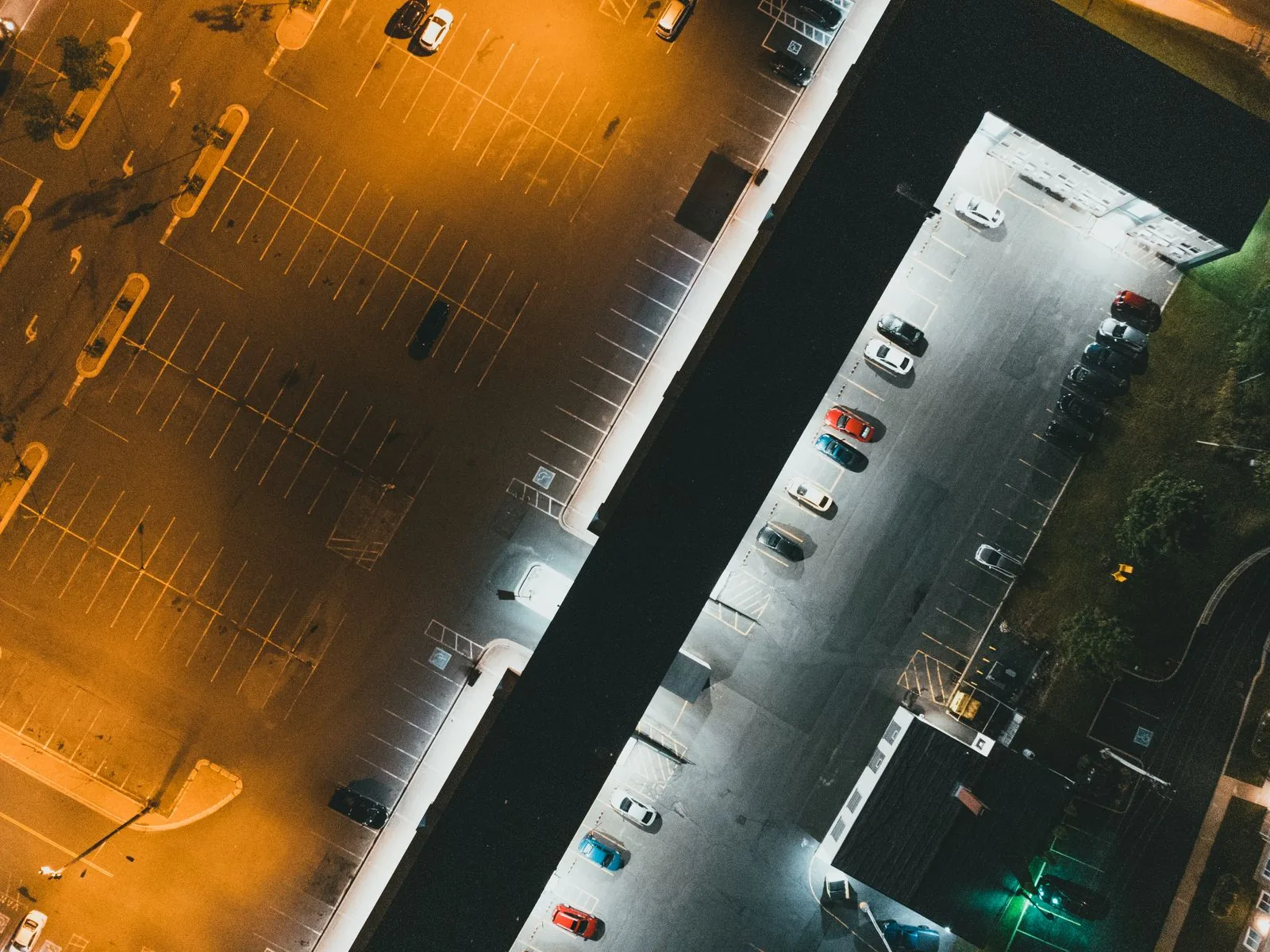 Estacionamiento y perímetro